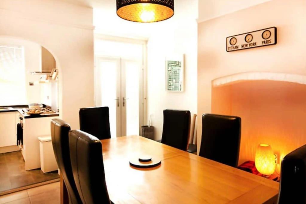 Sunny Seaside Beach House Lytham Centre Sleeps 8 Lytham St. Annes Eksteriør bilde