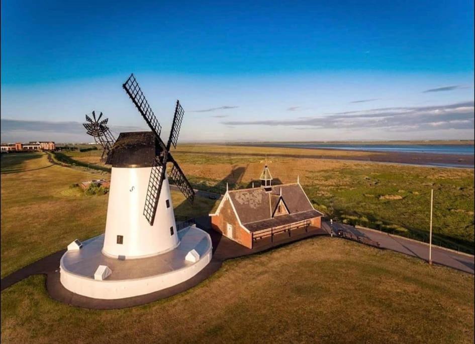 Sunny Seaside Beach House Lytham Centre Sleeps 8 Lytham St. Annes Eksteriør bilde